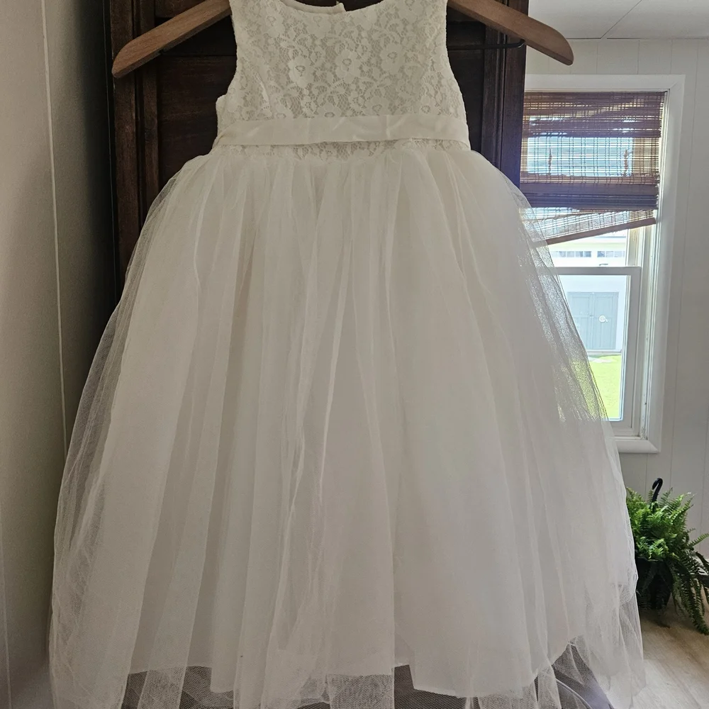NWT David's Bridal White Lace & Tulle Flower Girl Dress - Picture 2 of 4